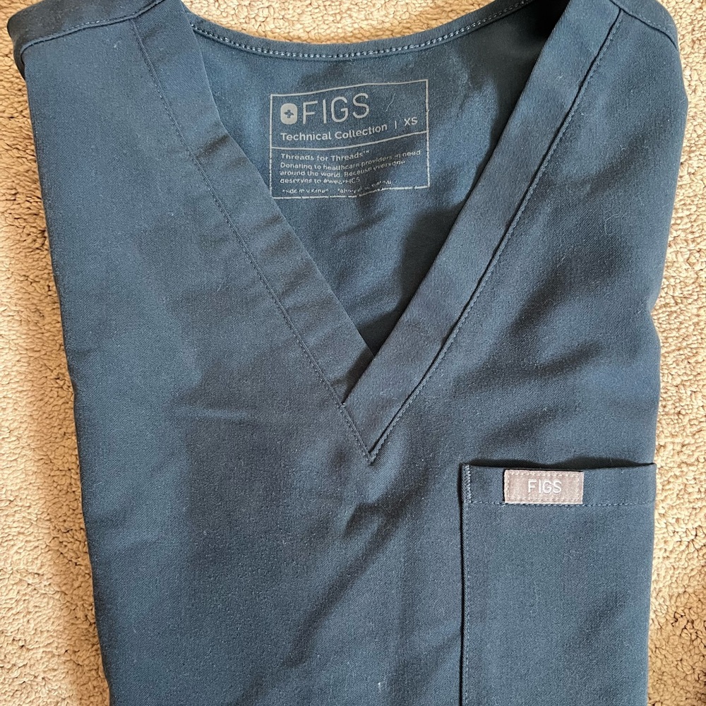 FIGS Women’s scrubs set USED